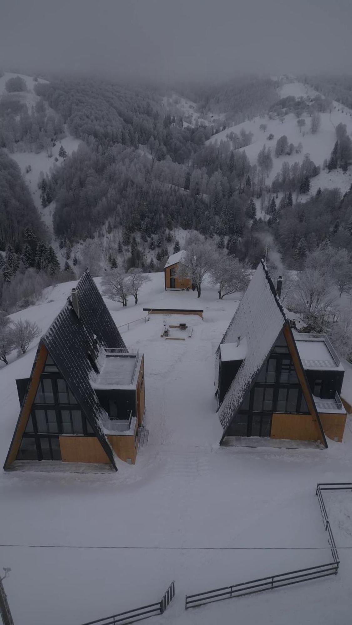 Amont Chalet Peştera Exteriör bild